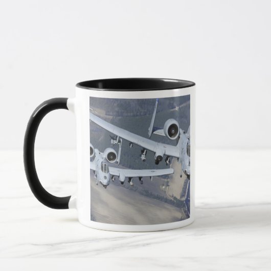 Zwei A-10C-Thunderbolzen II fliegen formatgenau Tasse (Links)