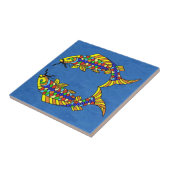 Zwei Abstrakte Extravagante Fische auf Deep Blue Fliese (Seite)