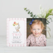 Zwei Alberne Gänsepink Gingham Girl 2. Geburtstag Einladung (Stehend Vorderseite)