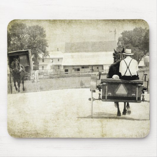 Zwei amish Buggyen Sepia Rural Road Mousepad (Vorne)