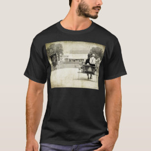Zwei amish Buggyen Sepia Rural Road T-Shirt