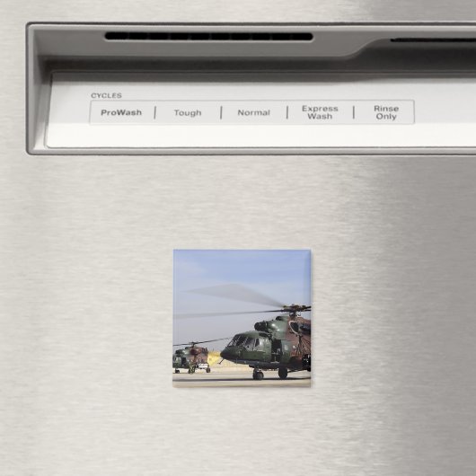 Zwei Angesagte Hubschrauber der mittleren Generati Magnet (In Situ (Geschirrspüler))