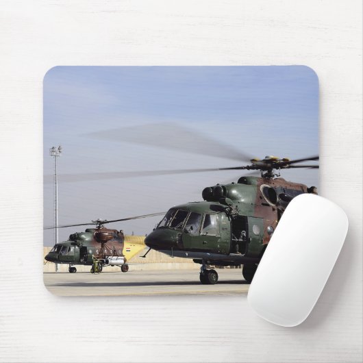 Zwei Angesagte Hubschrauber der mittleren Generati Mousepad (Mit Mouse)