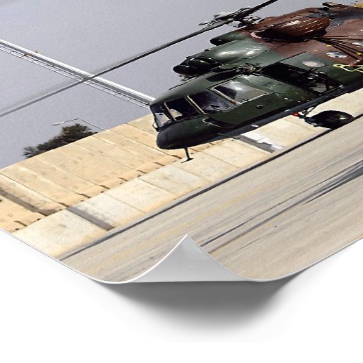 Zwei Angesagte Hubschrauber der mittleren Generati Poster (Ecke)