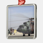 Zwei Angesagte Hubschrauber der mittleren Generati Silbernes Ornament (Links)