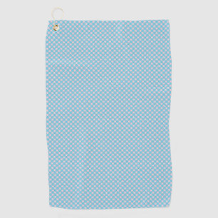 Zwei Ansichten eines hellblauen Handtuchs mit eine Golfhandtuch