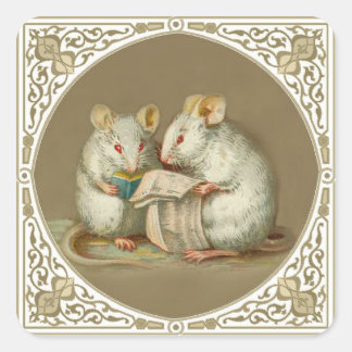 Zwei anthropomorphe weiße Mäuse Reading Quadratischer Aufkleber