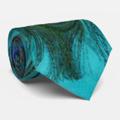 Zwei Aqua Peacock Feathers Krawatte (Gerollt)