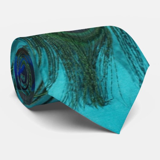 Zwei Aqua Peacock Feathers Krawatte (Gerollt)