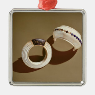 Zwei Armbänder, vom Grab von Tutankhamun Ornament Aus Metall