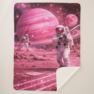 Zwei Astronauten spielen Baseball auf dem rosa Pla Sherpadecke
