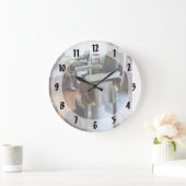 Zwei Barberstühle Große Wanduhr (Zuhause)