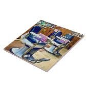 Zwei Barberstühle mit rosa gestreiften Barberkappe Fliese (Seite)