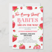 Zwei Berry Sweet Babies Strawberry Twin Baby Dusch Einladung (Vorderseite)