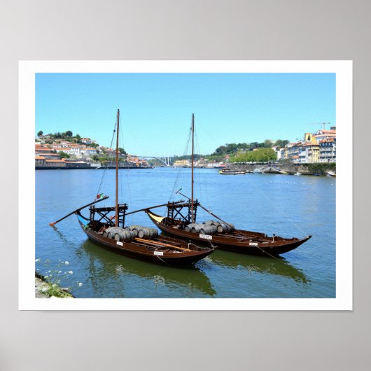 Zwei Boote auf dem Fluss Douro, Porto Poster (Vorne)