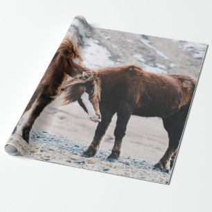 ZWEI BRAUNE PFERDE AUF DEM FELD GESCHENKPAPIER