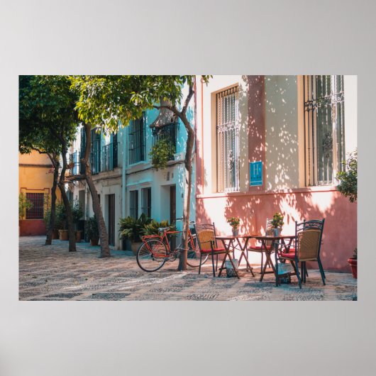 Zwei braune Tischchen draußen Poster (Vorne)