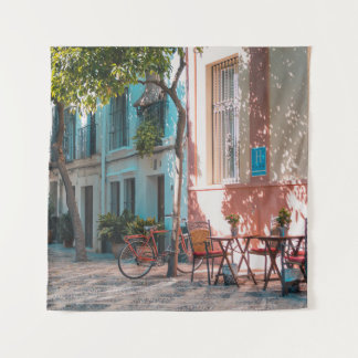 Zwei braune Tischdecken im Freien Wandteppich