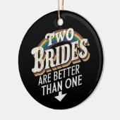 Zwei Bräute sind besser als eine lesbische Hochzei Keramik Ornament (Links)