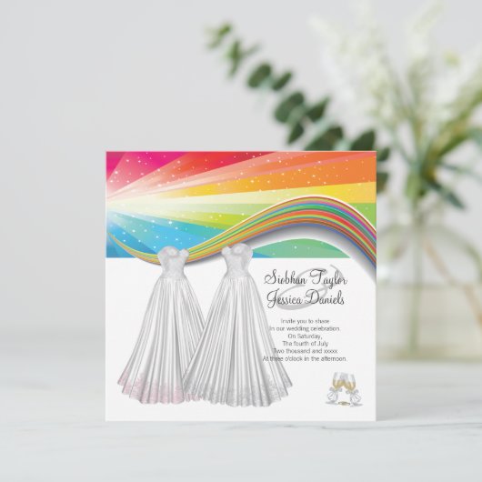 Zwei Brides Wedding Einladung (Stehend Vorderseite)