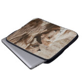 ZWEI BROWLLIG AUF GRÜNEM FELD LAPTOPSCHUTZHÜLLE (Vorne Knopf)