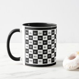 Zwei Buchstaben Schwarz-weiß Quadrate (Intl-Versio Tasse