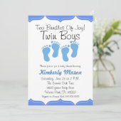 Zwei Bündel der Freude-Zwillings-Jungen-Babyparty Einladung (Stehend Vorderseite)