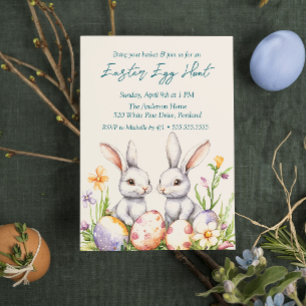 Zwei bunnies Eier und Blume Ostereier Jagd Einladung