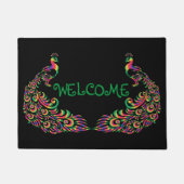 Zwei bunte Pfaus schaffen ein Willkommen Fußmatte (Vorderseite)