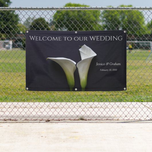 Zwei Calla-Lilien auf schwarzer Hochzeit Banner (Insitu)