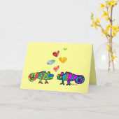Zwei Cartoon Chameleon auf der Liebe Karte (Gelbe Blume)