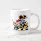 Zwei Cartoon-Raptoren fahren mit einem Motorroller Jumbo-Tasse (Rechts)