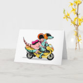 Zwei Cartoon-Raptoren fahren mit einem Motorroller Karte (Gelbe Blume)