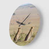 Zwei Cheetahs im Blick Große Wanduhr (Winkel)