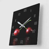 Zwei Cherries Gray Script Roman Numbers wca Quadratische Wanduhr (Winkel)