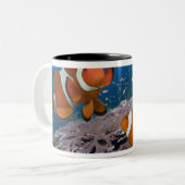 Zwei Clownfish Zweifarbige Tasse (Vorderseite Links)