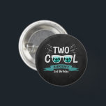Zwei Coole Boys Chalkboard 2. Geburtstag Button<br><div class="desc">Feiern Sie stilvoll mit diesen lustigen und sehr trendigen 2. Geburtstagsknöpfen. Das Design lässt sich leicht mit Ihrer speziellen Veranstaltungssprache personalisieren und Ihre Gäste werden begeistert sein,  wenn sie diese fantastischen Buttons sehen. Matching-Elemente finden Sie in der Auflistung.</div>