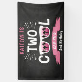 Zwei Coole Chalkboard Girls 2. Geburtstag Banner (Vertikal)