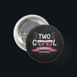 Zwei Coole Girls Chalkboard 2. Geburtstag Button<br><div class="desc">Feiern Sie stilvoll mit diesen lustigen und sehr trendigen 2. Geburtstagsknöpfen. Das Design lässt sich leicht mit Ihrer speziellen Veranstaltungssprache personalisieren und Ihre Gäste werden begeistert sein,  wenn sie diese fantastischen Buttons sehen. Matching-Elemente finden Sie in der Auflistung.</div>