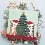 Zwei Corgi Weihnachtsbaum Hund Weihnachtsmannmütze Feiertagskarte<br><div class="desc">Diese wunderschönen Pembroke Walisisch Corgi Hunde haben ihre Köpfe in einem niedlichen Hut des Weihnachtsmanns gekippt. Die beiden Jungtiere sitzen vor einem hübschen Weihnachtsbaum,  der mit bunten Ornamenten geschmückt ist. Eine schöne Corgis-Urlaubskarte mit einem wunderschönen zeichn einer Trikolon und einem rot-weißen Korgi-Paar.</div>