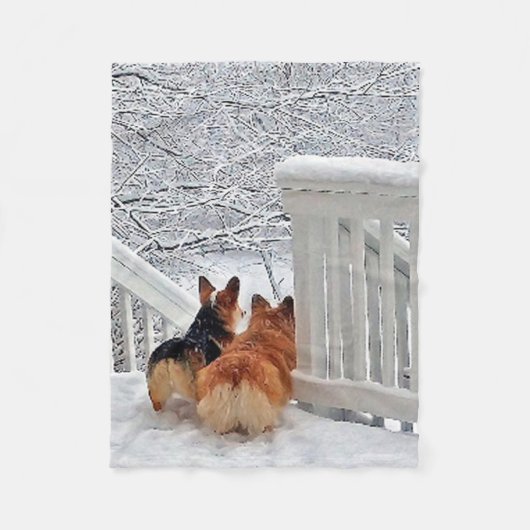 Zwei Corgis im Schnee Fleecedecke (Vorderseite)