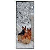 Zwei Corgis im Winter Geschenktüte Für Weinflaschen (Vorderseite)