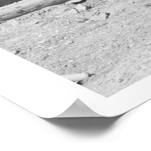 Zwei Cowboys stehend neben einer Scheune mit Pferd Poster (Ecke)