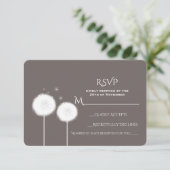 Zwei Dandela Taupe Rustic Wedding RSVP Karte (Stehend Vorderseite)