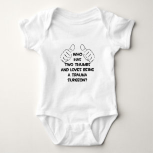 Zwei Daumen .. Trauma Chirurg Baby Strampler