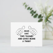 Zwei Daumen .. Twin Postkarte (Stehend Vorderseite)