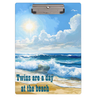 Zwei davon sind am Strand Klemmbrett
