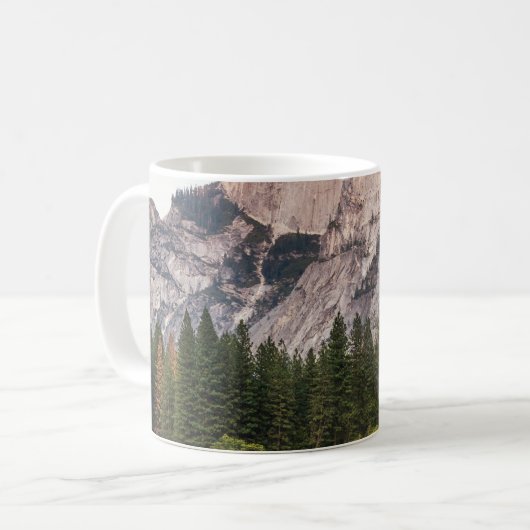 ZWEI DECKEN VOR EINER HALBEN DOME IM YOSEMITTALLEY KAFFEETASSE (Vorderseite Links)