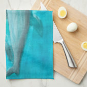 Zwei Delphine spielen frei und wild im Ozean Geschirrtuch (Viertel Falte)