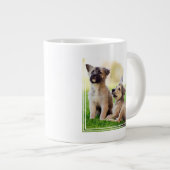 Zwei deutsche HirtenWelpen Jumbo-Tasse (Vorderseite Rechts)